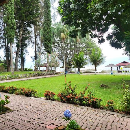 Hotel Pandu Lakeside Tuktuk Kültér fotó