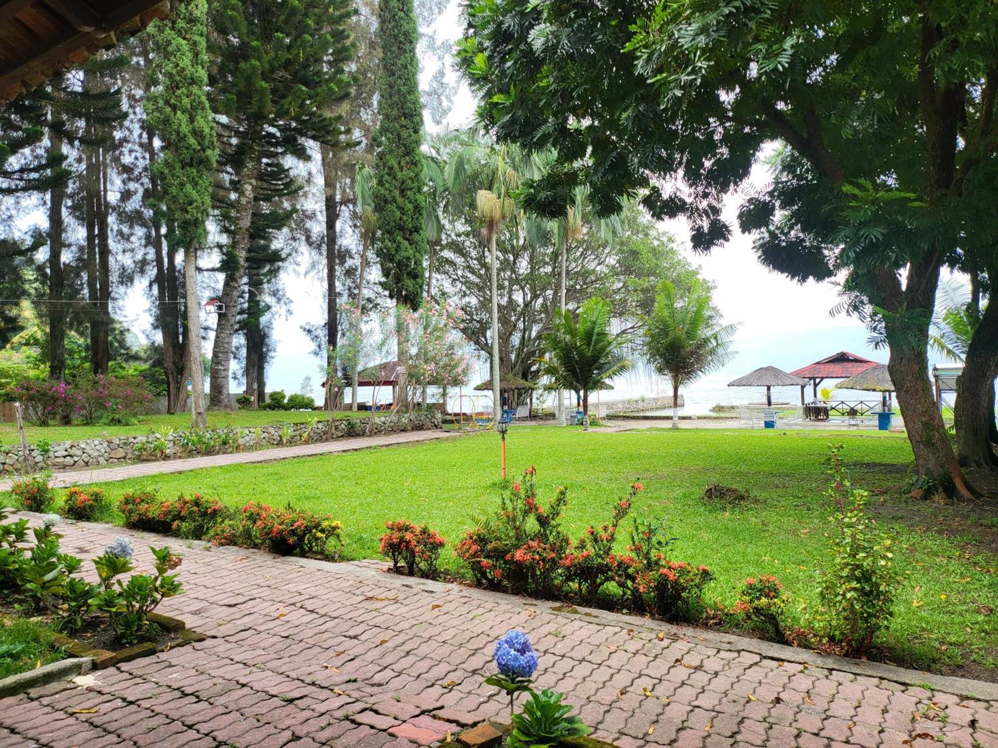 Hotel Pandu Lakeside Tuktuk Kültér fotó