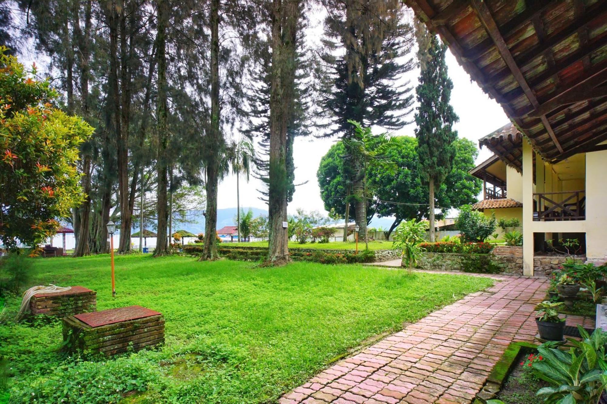 Hotel Pandu Lakeside Tuktuk Kültér fotó