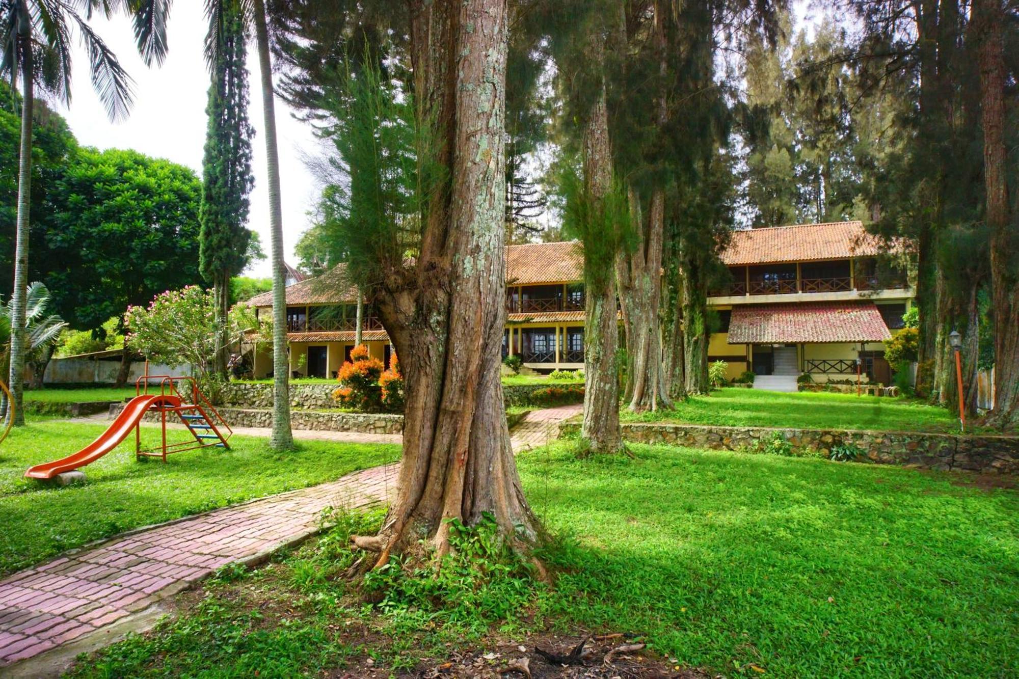 Hotel Pandu Lakeside Tuktuk Kültér fotó