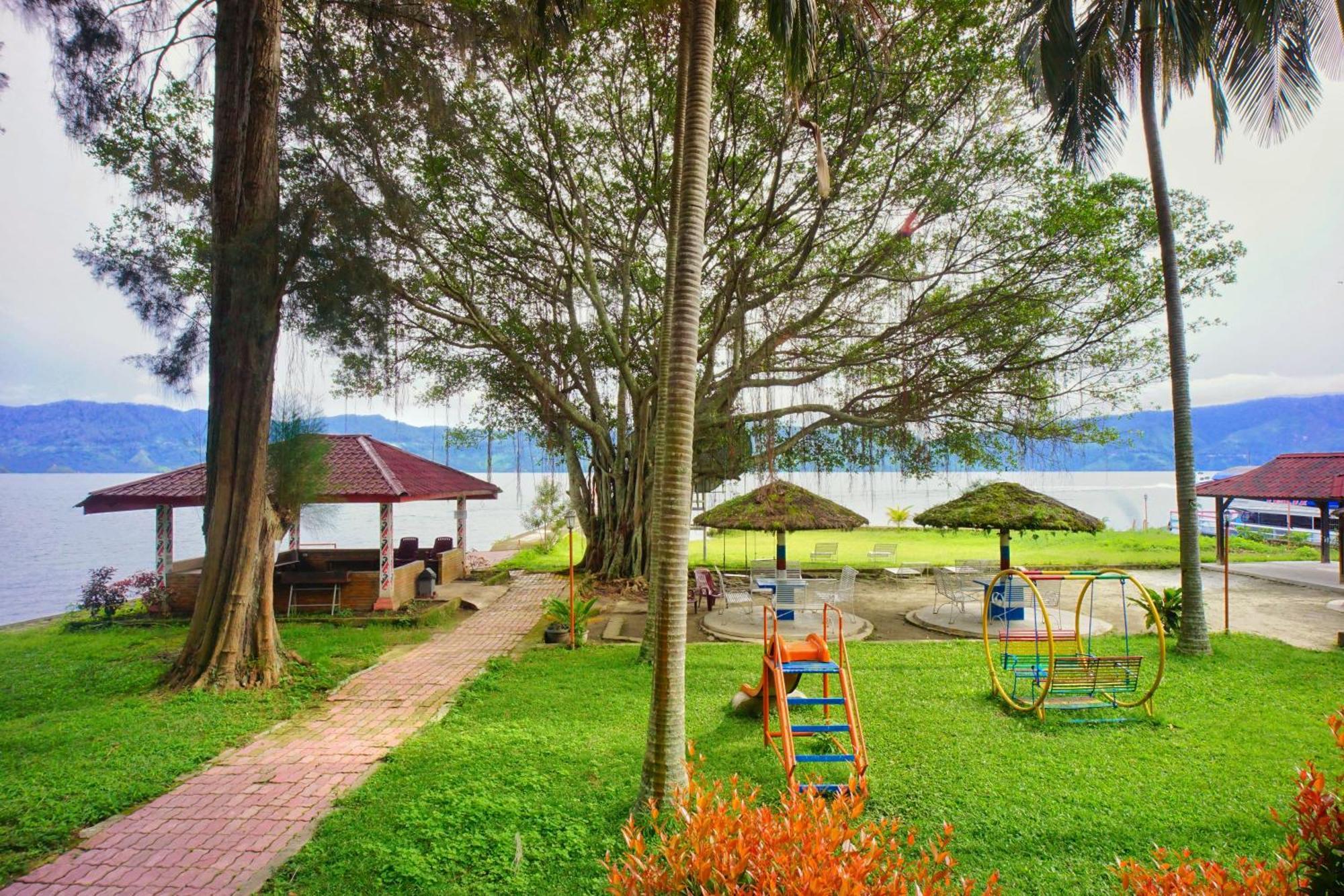 Hotel Pandu Lakeside Tuktuk Kültér fotó