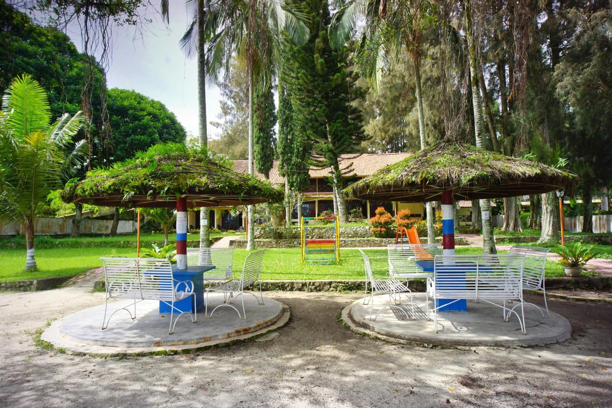 Hotel Pandu Lakeside Tuktuk Kültér fotó