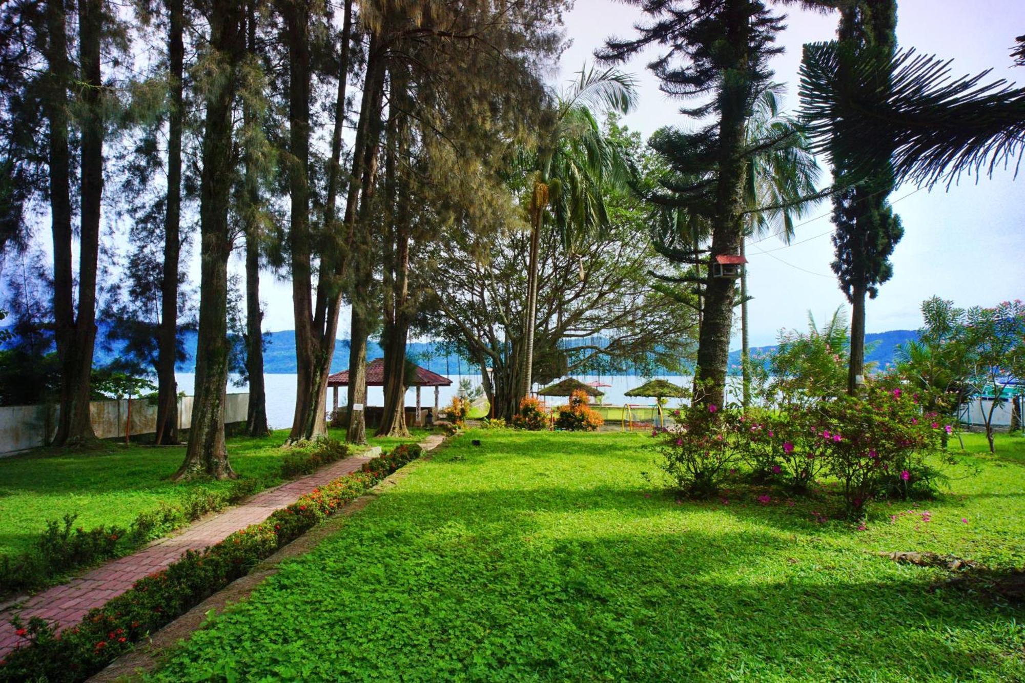 Hotel Pandu Lakeside Tuktuk Kültér fotó