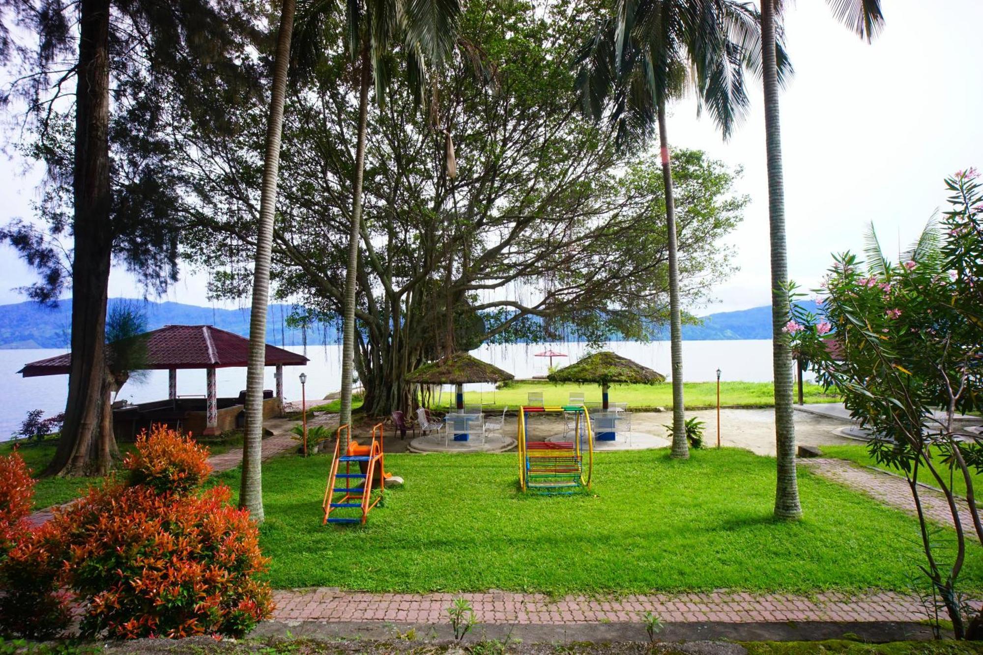 Hotel Pandu Lakeside Tuktuk Kültér fotó