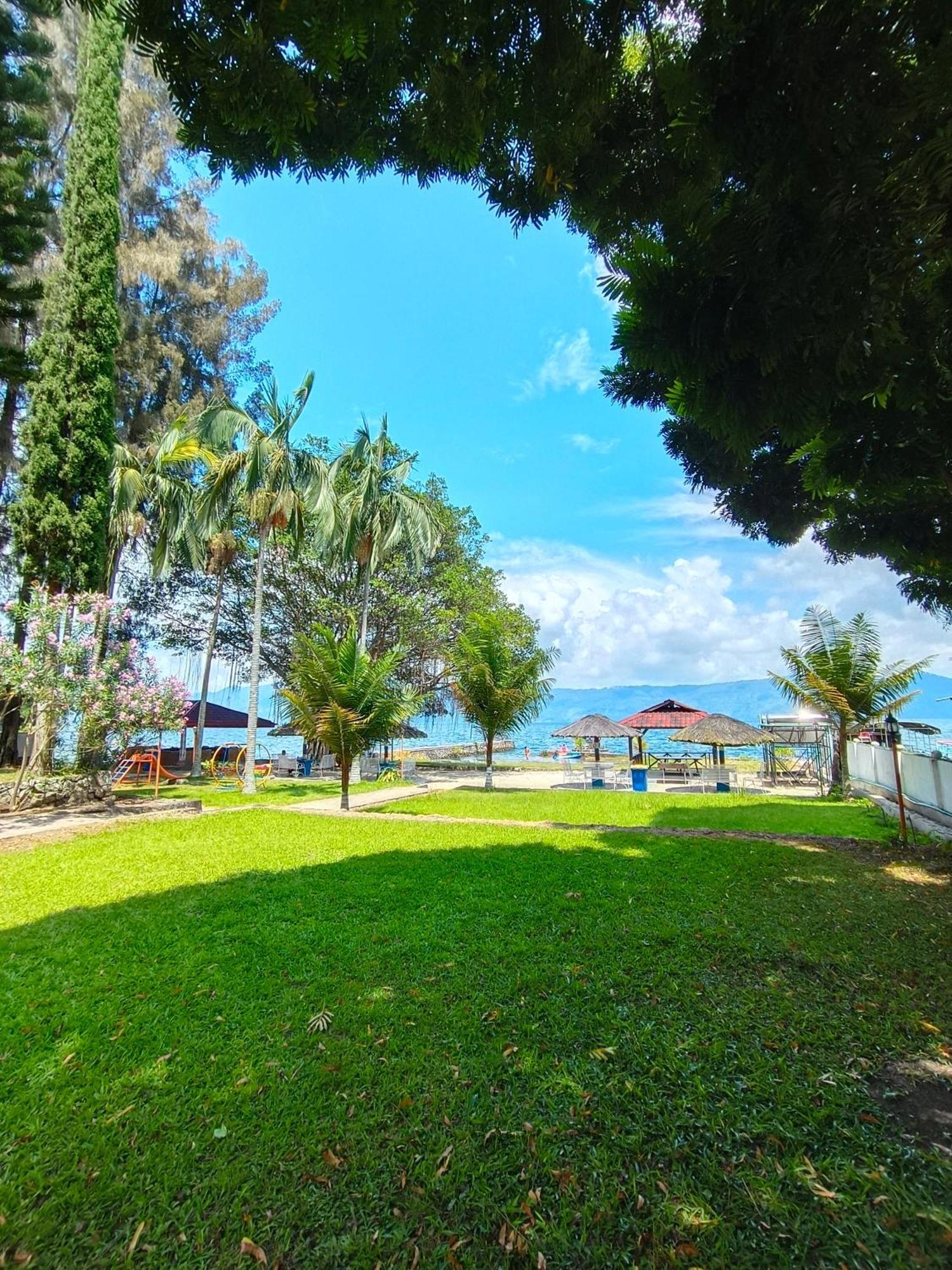 Hotel Pandu Lakeside Tuktuk Kültér fotó